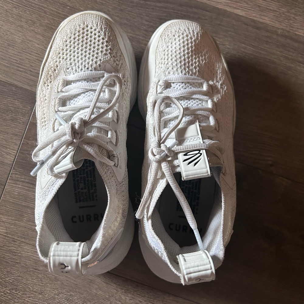 Basketball/volleyball shoes